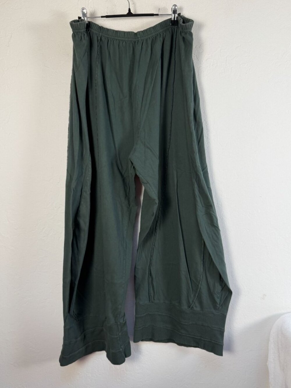 Blue Fish 1980 Women Wide Leg Lounge Pants Green Elastic Waist Ribbed Cuff Comfy